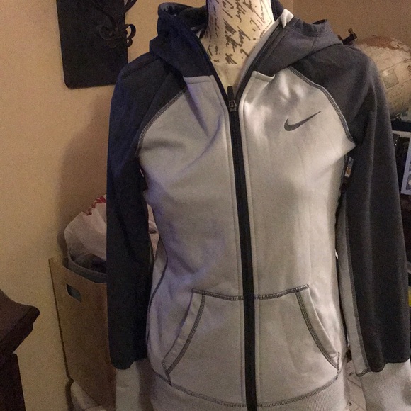 Nike Tops - Nike sweatshirt sz small women’s Nike Tops - Nike sweatshirt sz small women’s
